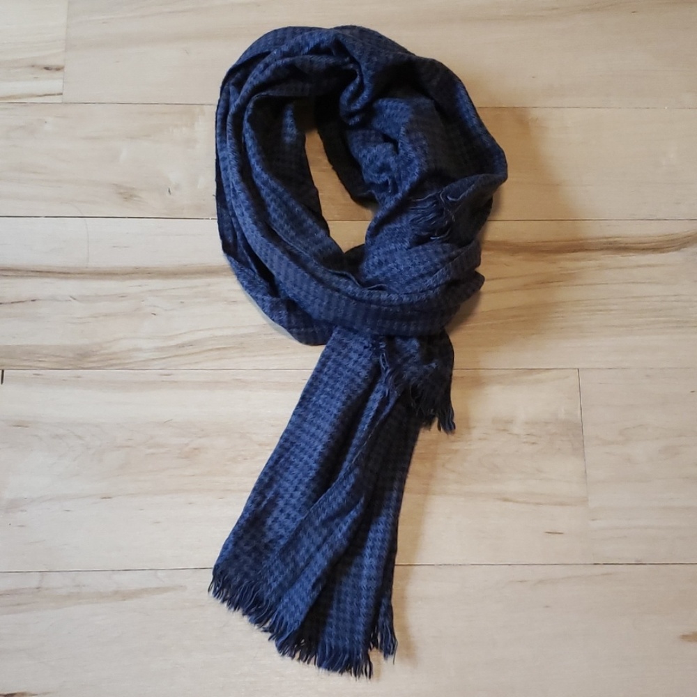 Warm chic scarf